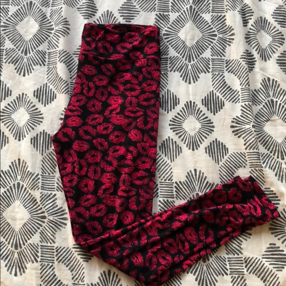 Lularoe lip print legging
